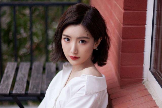 毛晓彤|曾被父亲勒索五千万,痛快手撕渣男,现如今登上央视春晚舞台