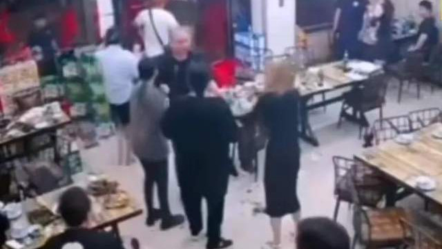 唐山打人者别墅曝光，别墅外景豪华，主人却只有小学一年级文化程度