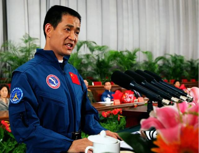 航天员完成航天任务之后返回地球，他们和家属将享受丰厚的待遇？