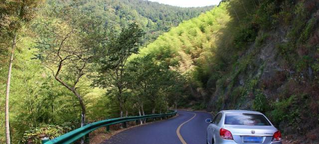 酷热|如果我们要去美丽的川藏线旅游，那么我们应该开什么车比较好呢？