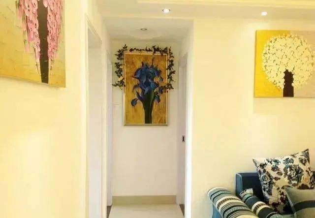 去参观朋友新房,看完大笑了,谁想到把抽油烟机挂那儿的?人才啊