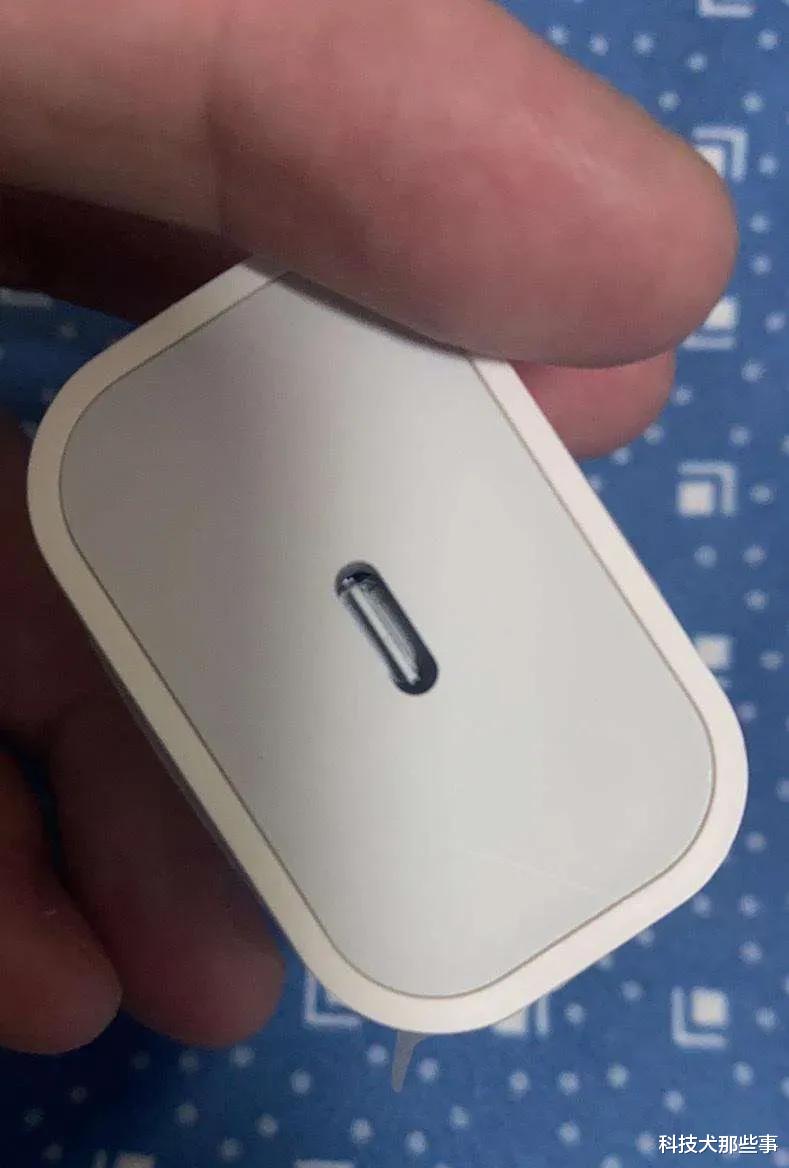 苹果|兄弟们，配件能在网上买的就尽量去网上买，别去第三方实体店！