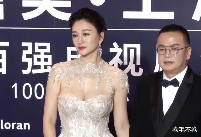 殷桃|什么是顶级身材?殷桃的腰,闫妮的腿,中年女星性感起来太迷人