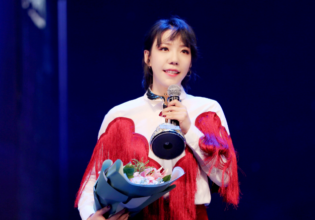 吴莫愁|从1.3亿代言费到县城卖唱为生，消失2年的吴莫愁，究竟得罪了谁？