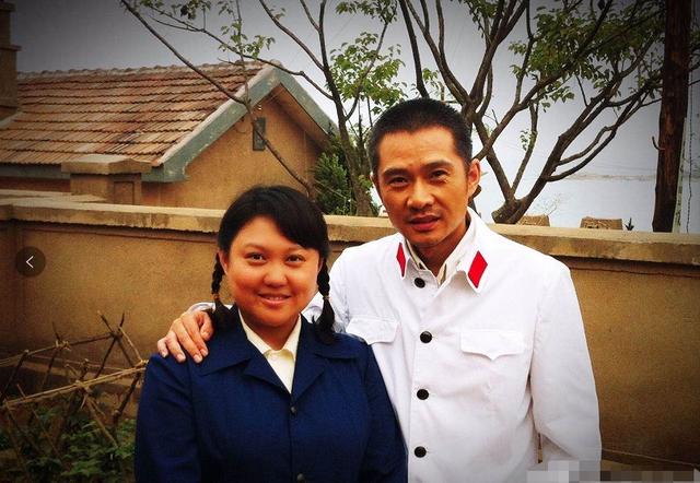 父母爱情|《父母爱情》中的老丁，后来娶翻版“德华”，20年来把妻子宠成宝