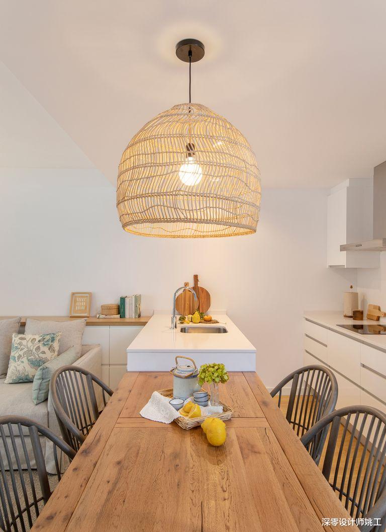 很喜欢这个65㎡小两室,普通的大白墙搭配木地板,也能装出高级感