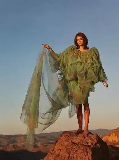 刘涛|26岁郭麒麟「回应恋爱」冲上热搜！娱乐圈还有多少“星二代”排队翻车？