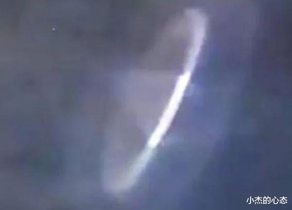 西班牙雷暴天出现UFO,在空中盘旋太震撼