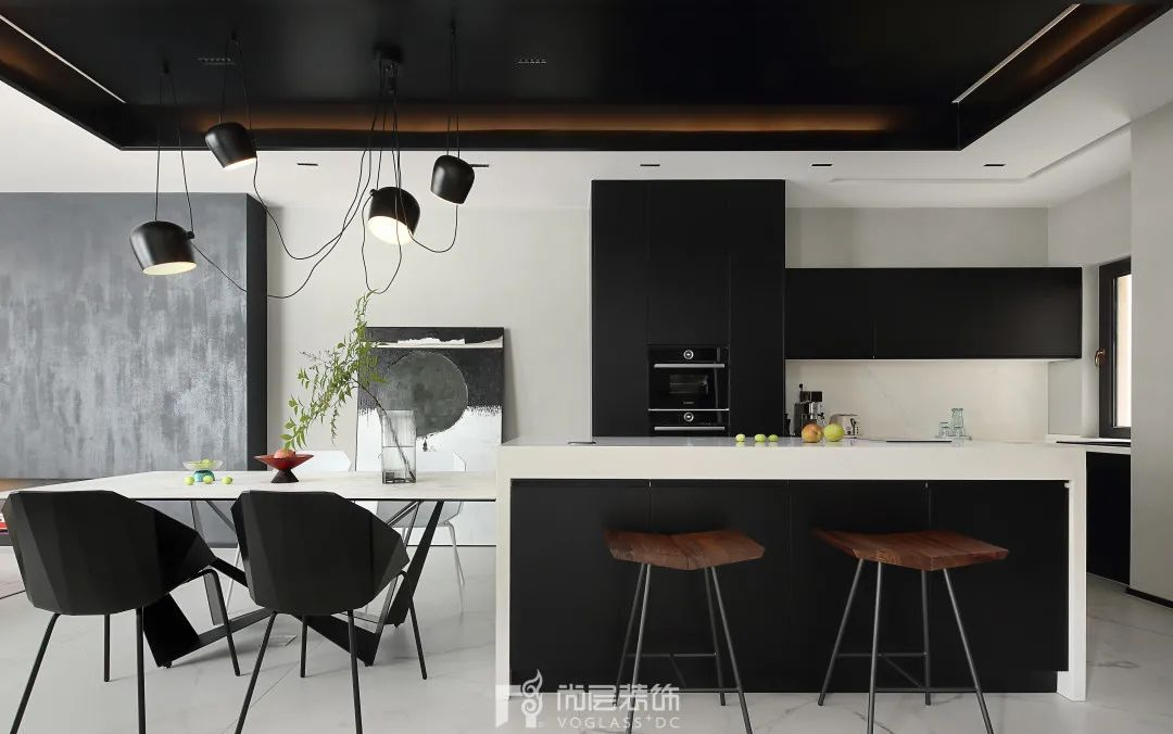 实景呈现：淡雅轻奢别墅落地，玩转黑白灰空间色彩！