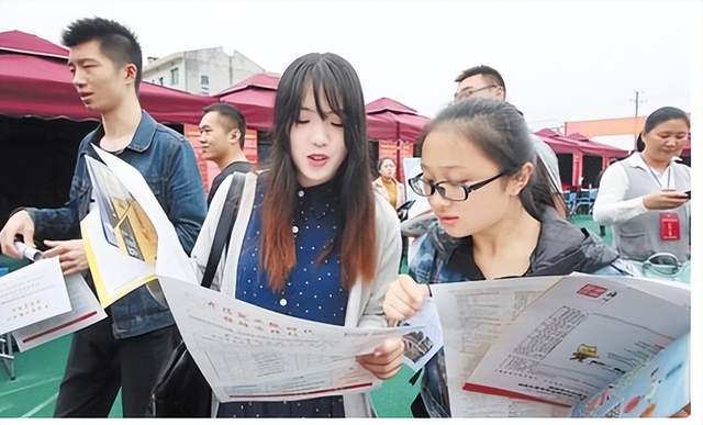 教育部|教育部下发好消息，“第一学历”迎来变动，专科生不再受限制！