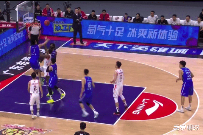 广东男篮|广东王牌出大洋相，5秒3次空篮不进，杨毅杨健嘲讽：这是外援吗？