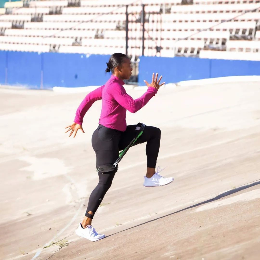 第一女飞人爆火！10.67秒再夺冠！生娃被劝退役，复出还是王者…