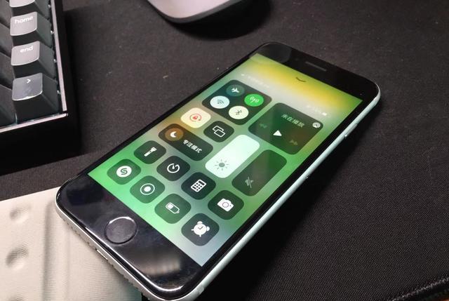 Python|销量超出预期！iPhoneSE3被一抢而空，已经降价300元