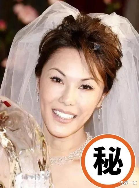 利菁|综艺天后利菁的不羁人生:做过男人做过女人,59周岁身材依旧火辣