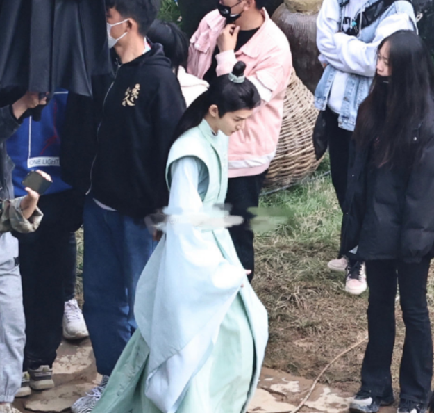 邓为|《长相思》路透曝光！檀健次银发面具，杨紫穿男装，邓为气质佳！