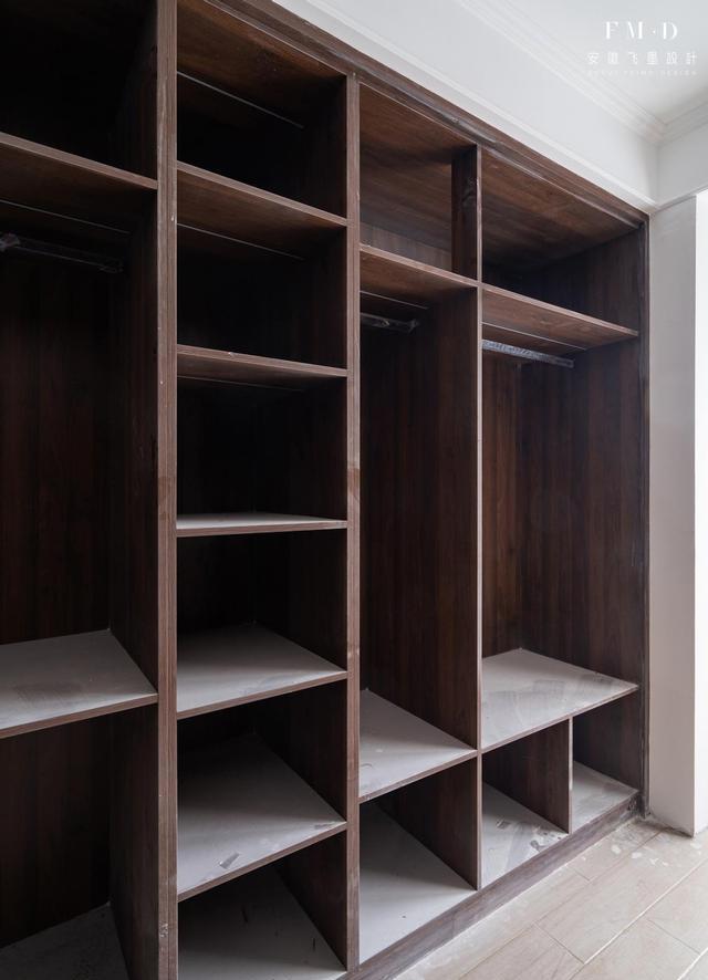 动线这样改,在玄关对面装出了个衣帽间,省事便捷,小家越装越大