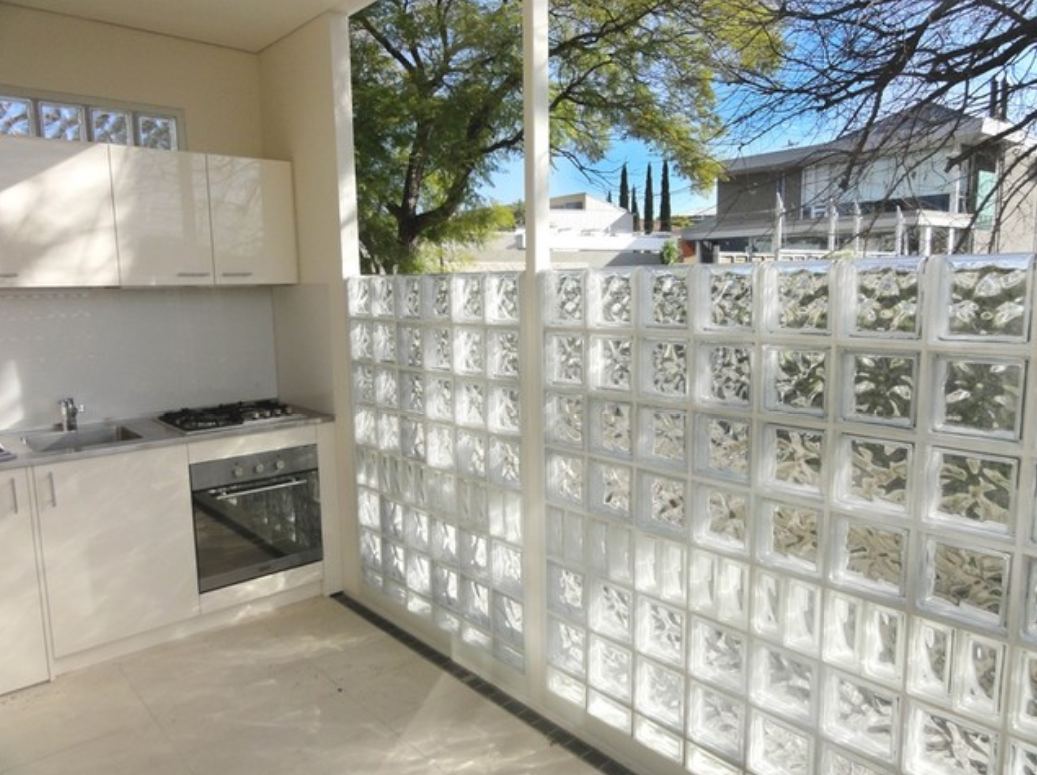 邻居给护栏换一种样式,颜值档次大大提升不说,室内通透感更好了!