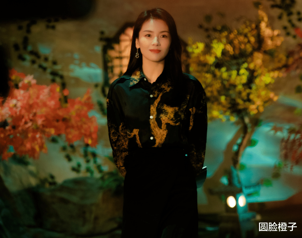 衬衫 刘涛穿中国风太美了，黑色国风衬衫又美又霸气，侧分长发明艳动人