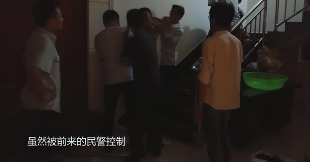 南京市疯狂老赖,为九千块钱,组织全家暴力殴打执法人员