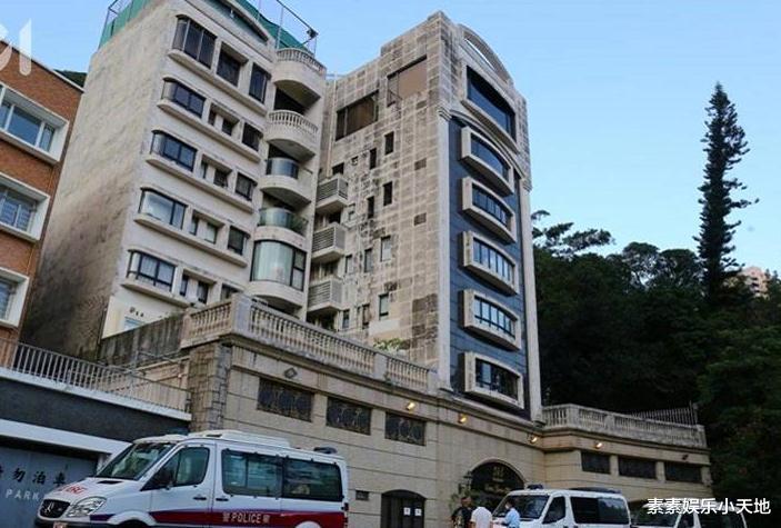 方媛|方媛和女儿在庭院内喝果汁，晒自拍不受豪宅被偷盗影响