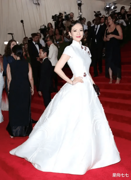 章子怡|章子怡也太瘦了,久违录节目快瘦成骨头人,穿旗袍瘦到没有胯