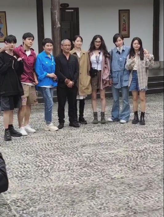 杨幂|《花少4》现身常德，杨幂举动惹争议，不与店家打招呼被指没礼貌