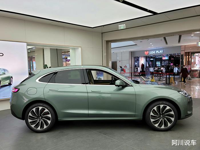 赛力斯|探店问界M5：华为卖车究竟如何？还得从销售顾问的专业度说起