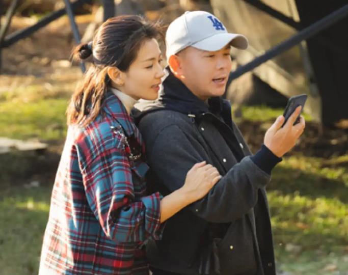 李沁|互相喂投、掀裙子、共用吸管、贴脸杀，这些明星也太没有分寸感了