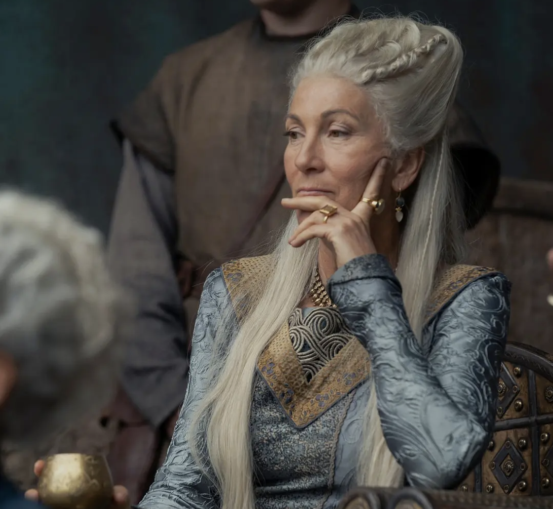 龙之家族|追完3集《龙之家族》，我这个颜控被打脸，不愧是2022年美剧王炸