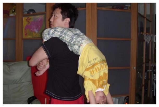 伊能静|哈利要变性了？伊能静透露儿子面临重要转折，两父亲的态度惹人赞