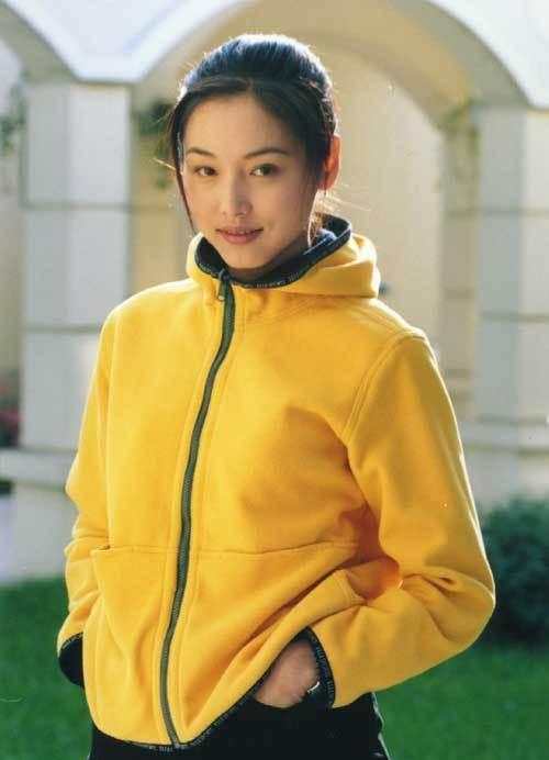 张延|张延：嫁不出名老公，结婚18年恩爱无比，17岁女儿继承了妈妈美貌