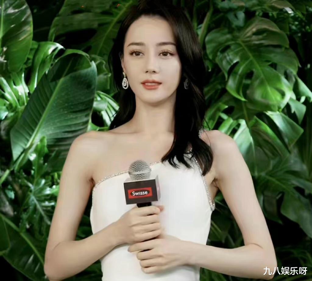 黑白配|三代女艺人直播，靠生图就能艳压全场