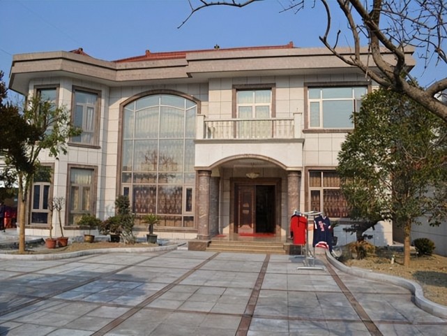 别墅|坚决不做房奴!花100万回乡盖了栋别墅,活得比城里人滋润