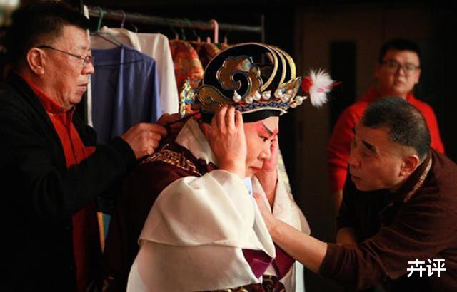 郭德纲|“王梦婷事件”一个月,郭德纲空降麒麟剧社:这个男人,真的老了