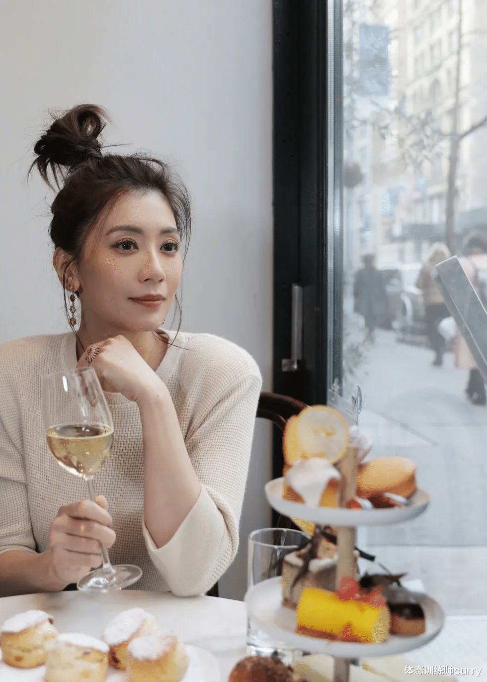 贾静雯|46岁贾静雯颜值、身材都在线!满满的少女感抗衰老运动不能少