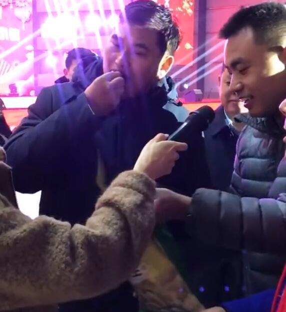 朱之文|大衣哥带上袁庆一起演出，最近烦恼事太多，就当散散心了！