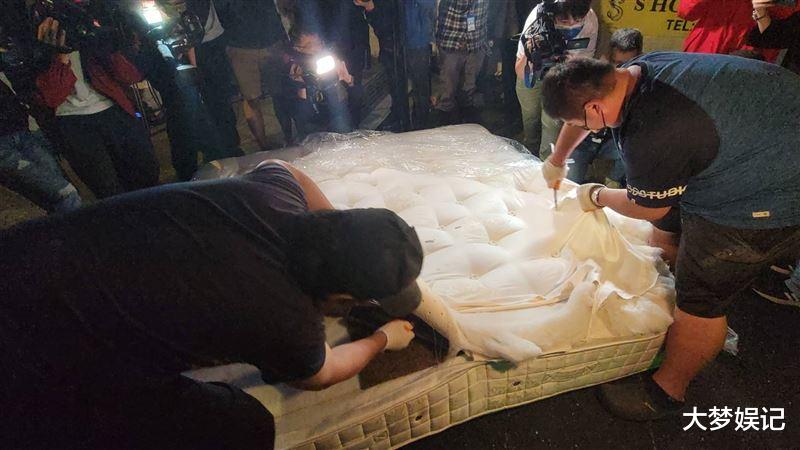 汪小菲|汪小菲不舍！超贵“床垫界劳斯莱斯”5分钟割烂，真的当垃圾扔了