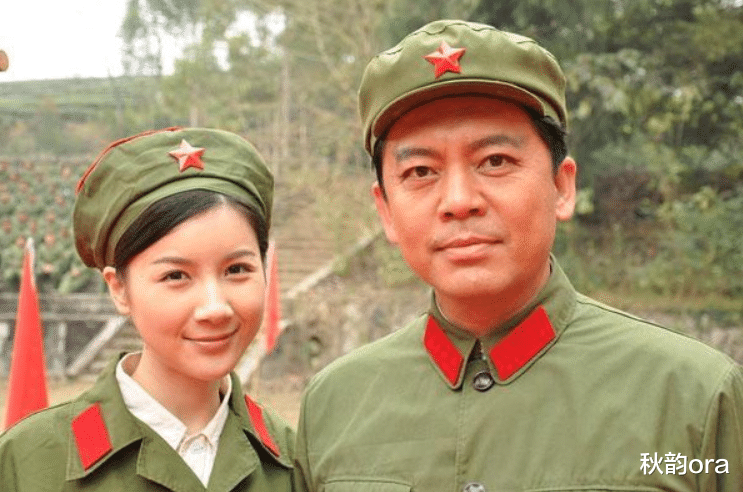 娱乐圈|“赵政委”何政军：娶初恋，妻子为他退出娱乐圈，结婚30年零绯闻