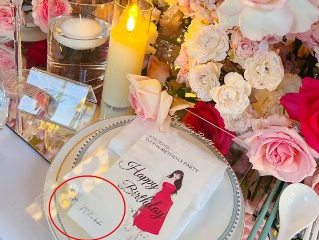 黄晓明|黄晓明带叶珂见好友！疑公开承认其女友身份，女方低头傻笑太甜蜜