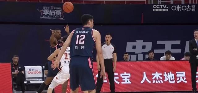 苏伟|苏伟原地愣神，吃饼上篮上个寂寞，气得杜锋直接给他演示！