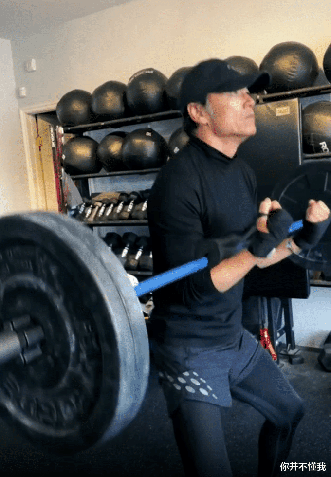 豪宅|国内赚钱国外花，这6位知名明星移居国外，住豪宅开豪车