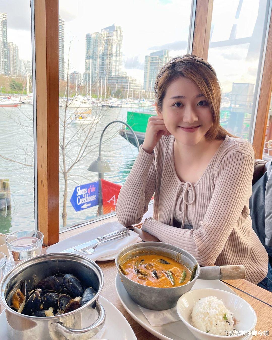 邓佩仪|邓佩仪返加国度白色新年　与哥哥玩雪过得惬意