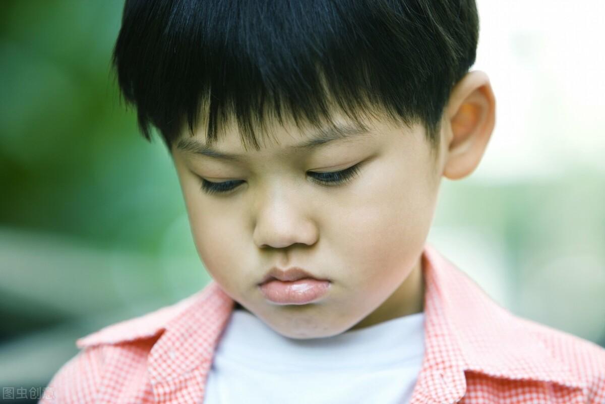 杨紫|杨紫：这样长大的孩子，眼里都是悲伤