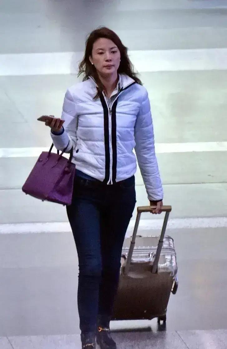 刘芳菲|央视第一美女主持人，如今面色十分憔悴，曾因感情丰富闻名于主持圈子