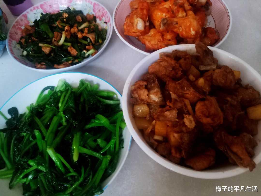 姑姐回来后，我给她做的晚餐，有荤有素，你们觉得怎么样呢？
