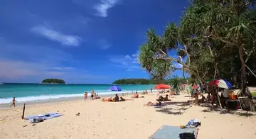 泰国|中国游客游泰国的海滩，免费的沙滩椅，你想体验吗？