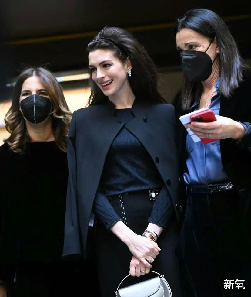 安妮·海瑟薇|安妮·海瑟薇最新红毯照,美得惊艳!