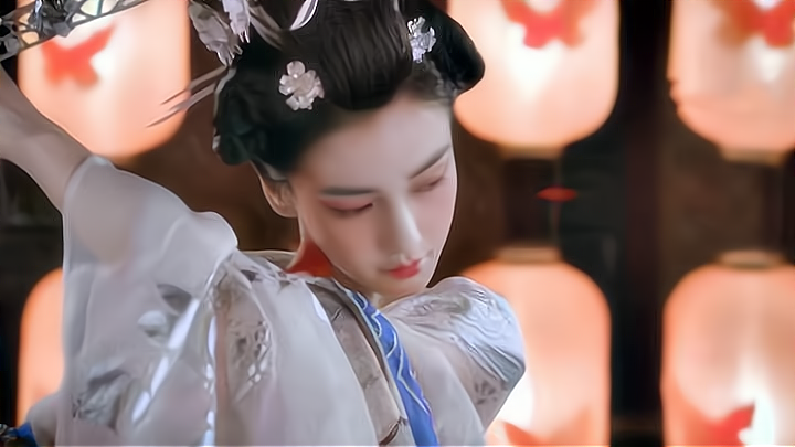 黄晓明|她是否还记得黄晓明的好？离婚才两个月，杨颖受尽人间冷暖