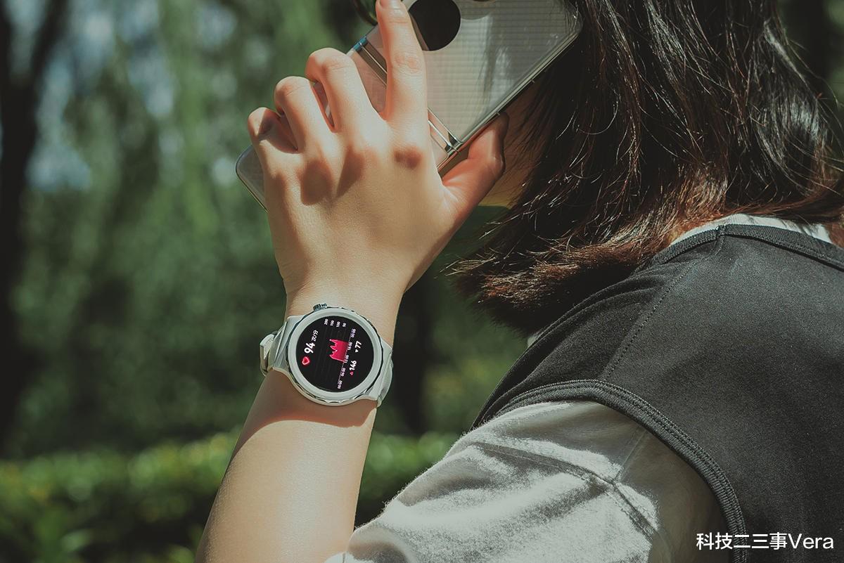 华为watch|华为WATCH GT 3 Pro高颜值开箱：终于找到了我的“天选之表”