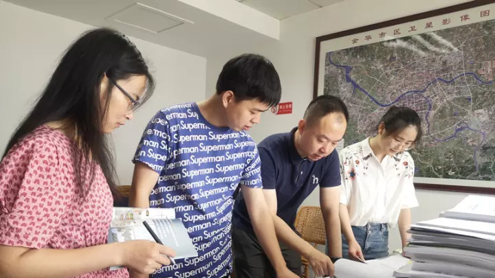 金华|金华开出年薪80万招聘公务员火上热搜！这钱好拿吗？薪酬一成不变吗？听听他们怎么说